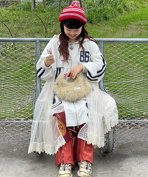 CIAOPANIC(チャオパニック)の「【ゆなまる企画】【HELLO.SANFRANCISCO/ハローサンフランシスコ】リメイクパーカーワンピース(ワンピース・レディース・オフホワイト/チャコールグレー・ONE SIZE)」の11枚目の写真