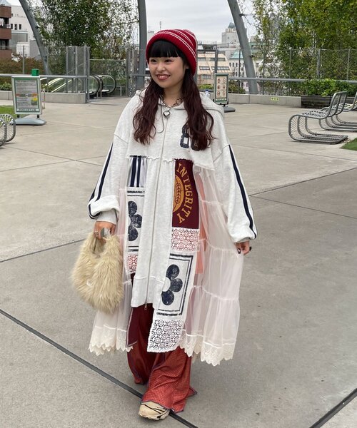 CIAOPANIC(チャオパニック)の「【ゆなまる企画】【HELLO.SANFRANCISCO/ハローサンフランシスコ】リメイクパーカーワンピース(ワンピース・レディース・オフホワイト/チャコールグレー・ONE SIZE)」の12枚目の写真