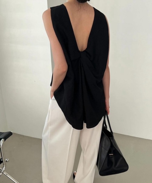 meJane（ミージェーン）の「バックシャンデザイン ノースリーブトップス（タンクトップ・レディース・グレイッシュベージュ/ブラック/ホワイト・FREE）」の3枚目の写真