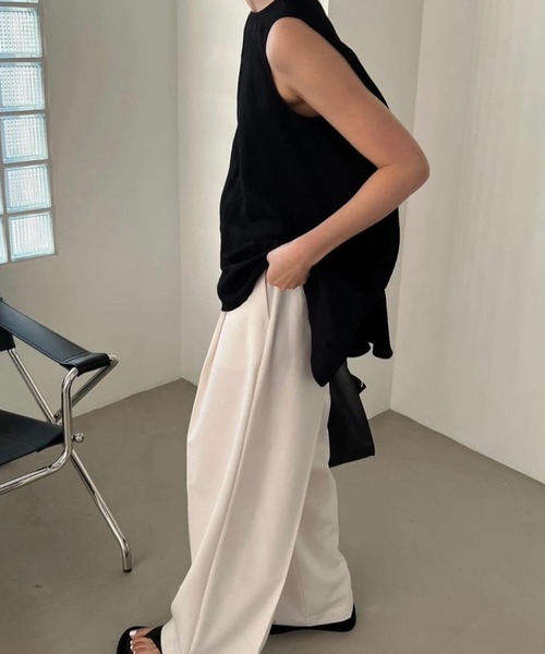 meJane（ミージェーン）の「バックシャンデザイン ノースリーブトップス（タンクトップ・レディース・グレイッシュベージュ/ブラック/ホワイト・FREE）」の7枚目の写真