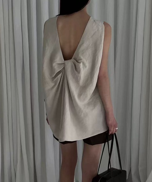 meJane（ミージェーン）の「バックシャンデザイン ノースリーブトップス（タンクトップ・レディース・グレイッシュベージュ/ブラック/ホワイト・FREE）」の12枚目の写真