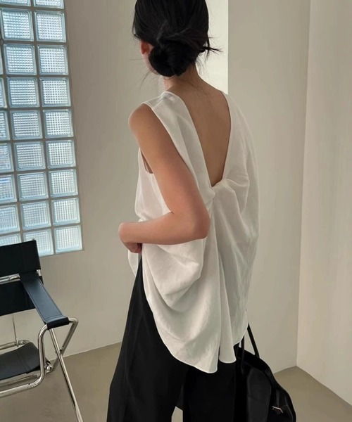 meJane（ミージェーン）の「バックシャンデザイン ノースリーブトップス（タンクトップ・レディース・グレイッシュベージュ/ブラック/ホワイト・FREE）」の4枚目の写真