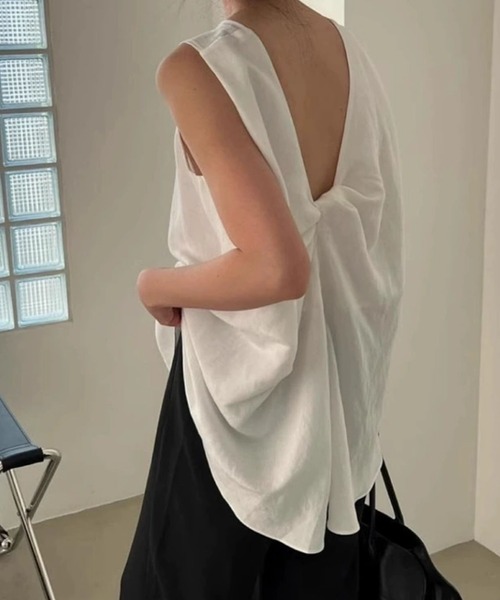 meJane（ミージェーン）の「バックシャンデザイン ノースリーブトップス（タンクトップ・レディース・グレイッシュベージュ/ブラック/ホワイト・FREE）」の5枚目の写真