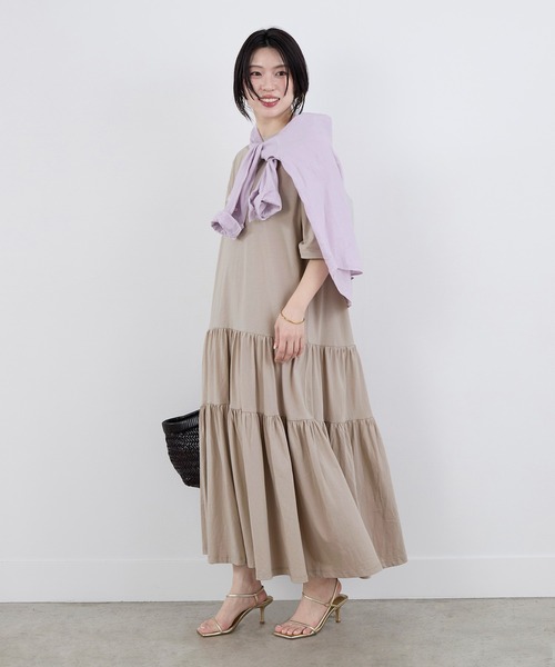 MICA&DEAL(マイカ&ディール)の「【WEB限定】ティアードカットワンピース(ワンピース・レディース・ブラック/サンドベージュ・FREE)」の2枚目の写真