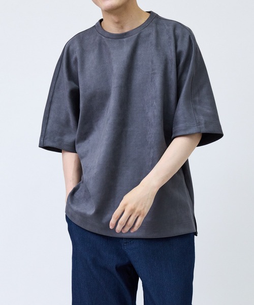 le cercle ADAM ET ROPE'(ルセルクルアダムエロペ)の「フェイクスエードプルオーバー(Tシャツ/カットソー・メンズ・チャコールグレー/キナリ/オリーブ・L/LL/M)」の1枚目の写真