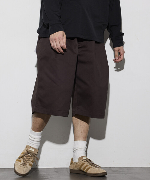 RED KAP(レッドキャップ)の「RED KAP/レッドキャップ 別注 2TUCK WIDE BAGGY SHORTS/2タック ワイド バギー ツイル ショーツ(その他パンツ・メンズ・ブラウン/ネイビー/ベージュ/チャコールグレー/オリーブ/ブラック・MEDIUM/SMALL/LARGE)」の15枚目の写真
