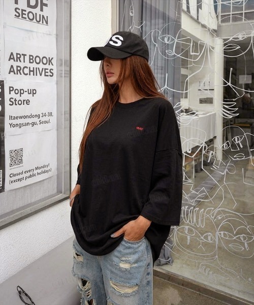 Dalfwin(ダールフィン)の「韓国ファッション ISAYバックプリント半袖Tシャツ(Tシャツ/カットソー・レディース・ブラック/チャコールグレー/ホワイト・FREE)」の3枚目の写真