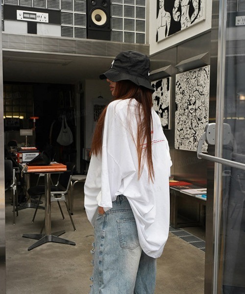 Dalfwin(ダールフィン)の「韓国ファッション ISAYバックプリント半袖Tシャツ(Tシャツ/カットソー・レディース・ブラック/チャコールグレー/ホワイト・FREE)」の6枚目の写真