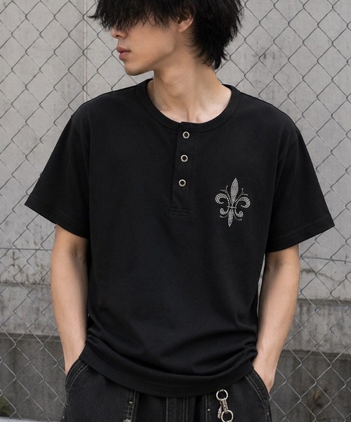 BENDER TOKYO(ベンダートウキョウ)の「ラインストーン ワンポイント クロスモチーフ ジャストフィット テレコ ヘンリーネック Tシャツ(Tシャツ/カットソー・メンズ・ホワイト/ホワイト系その他/ブラック/ブラック系その他・L/M)」の4枚目の写真