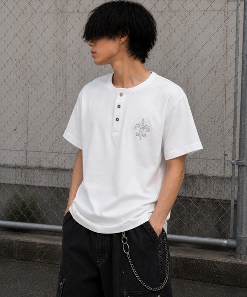 BENDER TOKYO(ベンダートウキョウ)の「ラインストーン ワンポイント クロスモチーフ ジャストフィット テレコ ヘンリーネック Tシャツ(Tシャツ/カットソー・メンズ・ホワイト/ホワイト系その他/ブラック/ブラック系その他・L/M)」の15枚目の写真