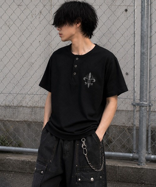 BENDER TOKYO(ベンダートウキョウ)の「ラインストーン ワンポイント クロスモチーフ ジャストフィット テレコ ヘンリーネック Tシャツ(Tシャツ/カットソー・メンズ・ホワイト/ホワイト系その他/ブラック/ブラック系その他・L/M)」の16枚目の写真