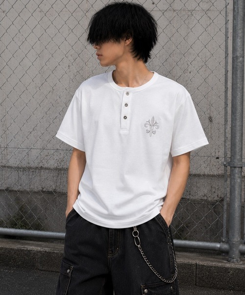 BENDER TOKYO(ベンダートウキョウ)の「ラインストーン ワンポイント クロスモチーフ ジャストフィット テレコ ヘンリーネック Tシャツ(Tシャツ/カットソー・メンズ・ホワイト/ホワイト系その他/ブラック/ブラック系その他・L/M)」の17枚目の写真
