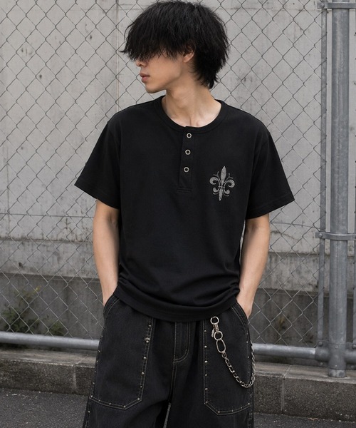 BENDER TOKYO(ベンダートウキョウ)の「ラインストーン ワンポイント クロスモチーフ ジャストフィット テレコ ヘンリーネック Tシャツ(Tシャツ/カットソー・メンズ・ホワイト/ホワイト系その他/ブラック/ブラック系その他・L/M)」の19枚目の写真