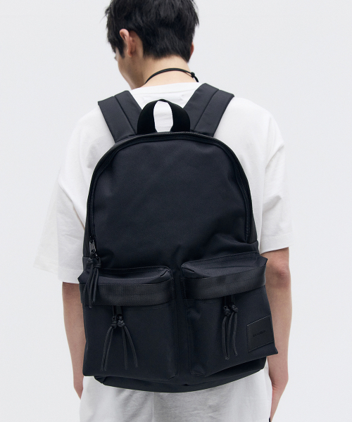 MAISON MINED(メゾンミネド)の「TWO POCKET BACKPACK(バックパック/リュック・レディース・その他・MEDIUM/SMALL)」の2枚目の写真