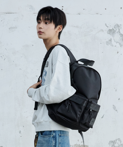 MAISON MINED(メゾンミネド)の「TWO POCKET BACKPACK(バックパック/リュック・レディース・その他・MEDIUM/SMALL)」の4枚目の写真