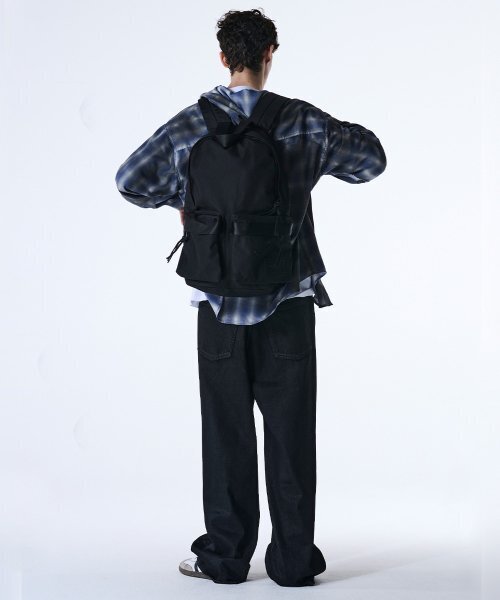 MAISON MINED(メゾンミネド)の「TWO POCKET BACKPACK(バックパック/リュック・レディース・その他・MEDIUM/SMALL)」の6枚目の写真
