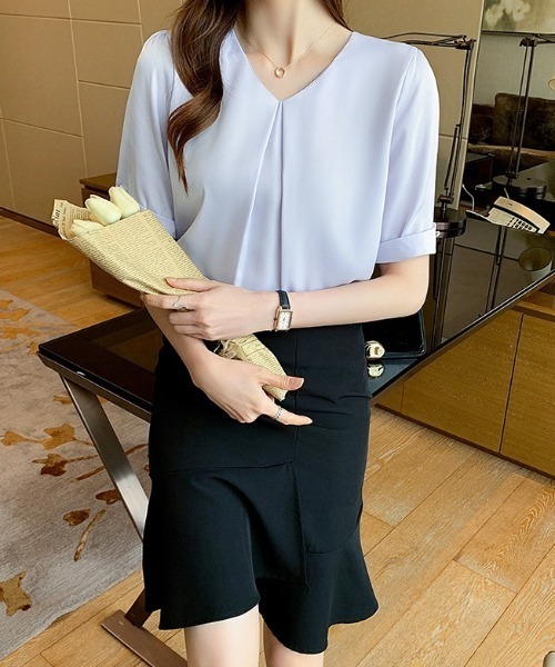 yuue' ( wear )（ユーイ）の「Vネックタック半袖ブラウス（シャツ/ブラウス・レディース・ブルー/ホワイト・FREE）」の20枚目の写真