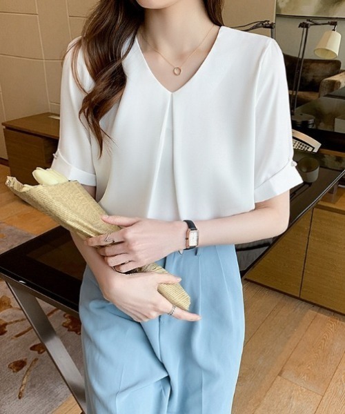 yuue' ( wear )（ユーイ）の「Vネックタック半袖ブラウス（シャツ/ブラウス・レディース・ブルー/ホワイト・FREE）」の15枚目の写真