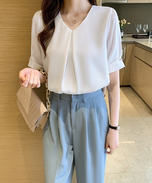 yuue' ( wear )（ユーイ）の「Vネックタック半袖ブラウス（シャツ/ブラウス・レディース・ブルー/ホワイト・FREE）」の16枚目の写真