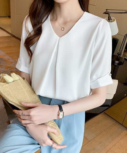 yuue' ( wear )（ユーイ）の「Vネックタック半袖ブラウス（シャツ/ブラウス・レディース・ブルー/ホワイト・FREE）」の4枚目の写真