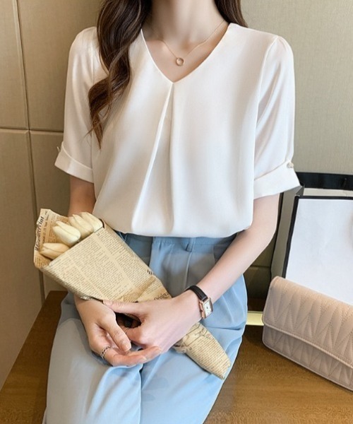 yuue' ( wear )（ユーイ）の「Vネックタック半袖ブラウス（シャツ/ブラウス・レディース・ブルー/ホワイト・FREE）」の6枚目の写真