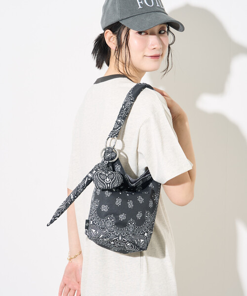 Beach & Festival】バンダナ柄 チャーム付き バケツバッグ（ショルダー