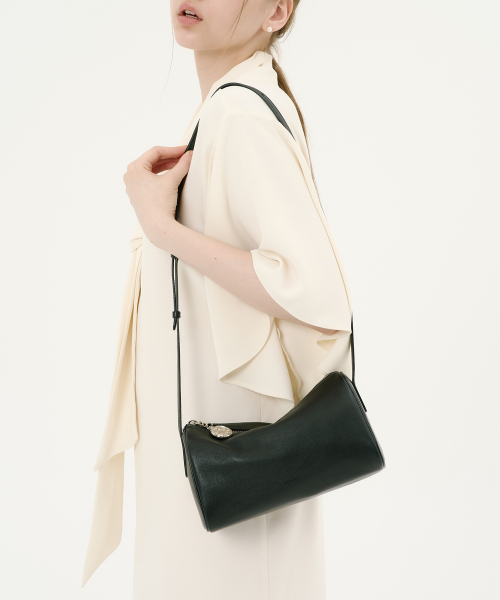 ANODDS(アンオズ)の「PIDI MEDIUM SHEEPSKIN boston shoulder bag(ショルダーバッグ・レディース・ブラック・FREE)」の2枚目の写真