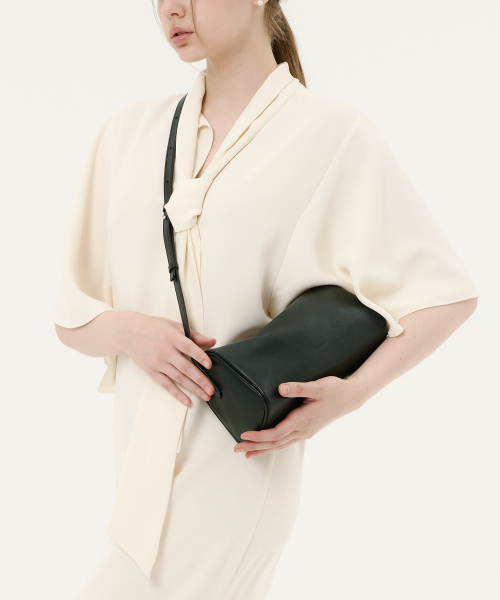ANODDS(アンオズ)の「PIDI MEDIUM SHEEPSKIN boston shoulder bag(ショルダーバッグ・レディース・ブラック・FREE)」の3枚目の写真