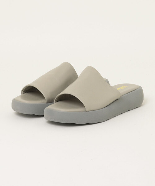 inter-chaussures（インターショシュール）の「【Wikers】ソフトスクエアトウ厚底スライドサンダル (E2141E)（サンダル・レディース・ホワイト/グレー・37/38/39/35/36）」の2枚目の写真