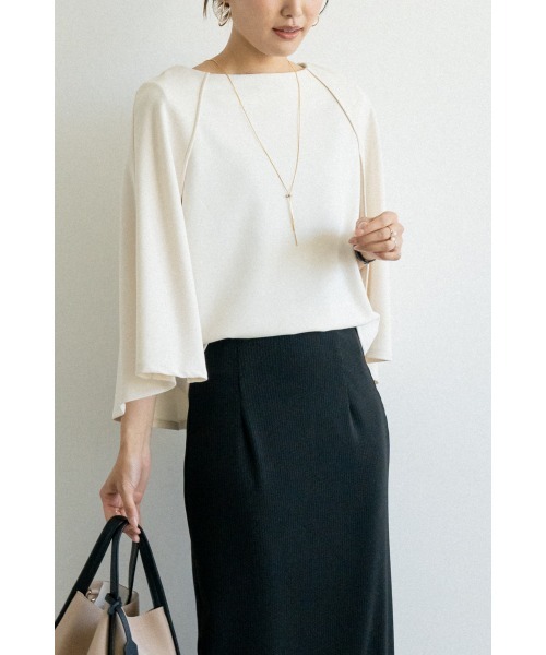M.deux(エムドゥ)の「《BEST SELLER ITEM》 エアリーケープトップス(サマーバージョン)(Tシャツ/カットソー・レディース・オフホワイト/グレイッシュベージュ/ブラック・MEDIUM)」の1枚目の写真