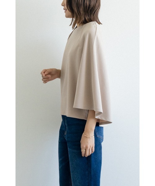 M.deux(エムドゥ)の「《BEST SELLER ITEM》 エアリーケープトップス(サマーバージョン)(Tシャツ/カットソー・レディース・オフホワイト/グレイッシュベージュ/ブラック・MEDIUM)」の9枚目の写真