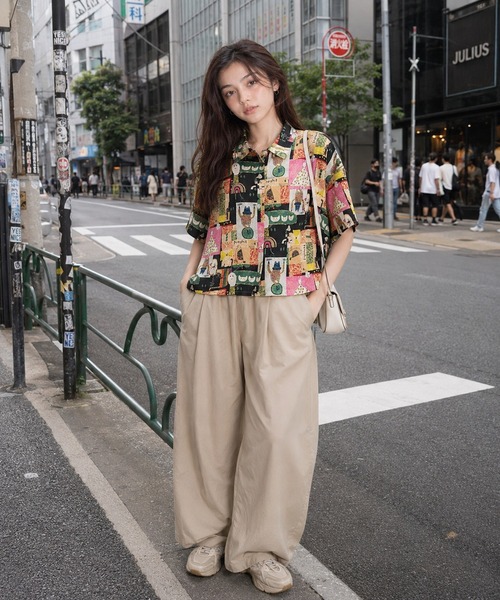 KONVINI(コンビニ)の「アートグラフィック イラストパッチワーク クロップドシャツ(シャツ/ブラウス・レディース・その他・FREE)」の6枚目の写真