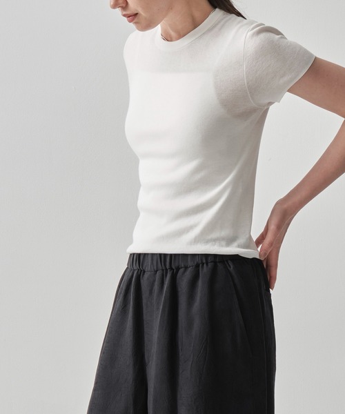 ATON（エイトン）の「[ATON/エイトン]FRESCA CIRCULAR RIB PERFECT FIT PULLOVER（サロペット/オーバーオール・レディース・ブラック/ホワイト/ピンク・2）」の2枚目の写真