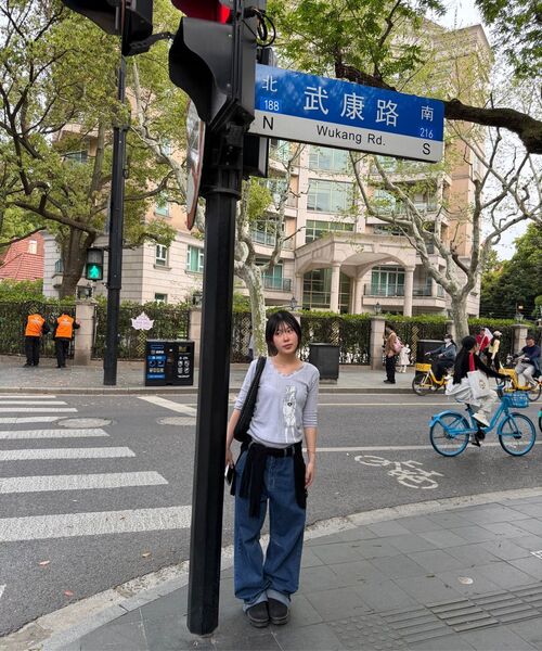 PLZPROJECT（プリーズプロジェクト）の「CINCH-BACK DENIM PANTS, MEDIUM BLUE（デニムパンツ・レディース・その他・2/1）」の7枚目の写真