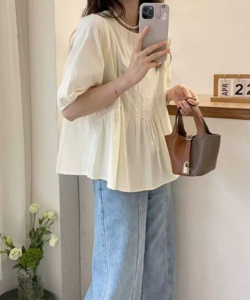 AMAJI(アマジ)の「パフスリーブ ギャザー ラウンドネック ブラウス(シャツ/ブラウス・レディース・ライトブルー/ベージュ/ライトピンク・LARGE/X-LARGE)」の7枚目の写真