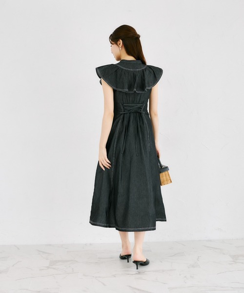 tocco closet(トッコ クローゼット)の「ボウタイリボン付きラッフルスリーブライトデニムワンピース(ワンピース・レディース・インディゴブルー/ブラック・M)」の8枚目の写真