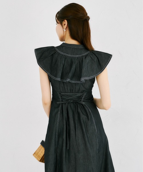 tocco closet(トッコ クローゼット)の「ボウタイリボン付きラッフルスリーブライトデニムワンピース(ワンピース・レディース・インディゴブルー/ブラック・M)」の14枚目の写真