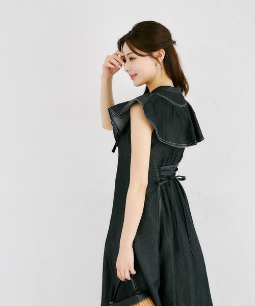 tocco closet(トッコ クローゼット)の「ボウタイリボン付きラッフルスリーブライトデニムワンピース(ワンピース・レディース・インディゴブルー/ブラック・M)」の12枚目の写真