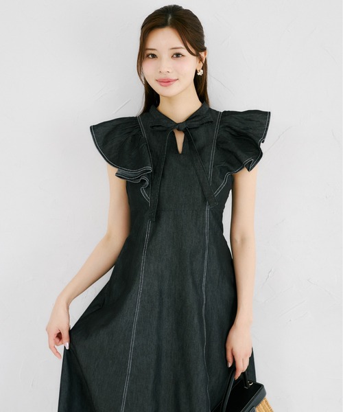 tocco closet(トッコ クローゼット)の「ボウタイリボン付きラッフルスリーブライトデニムワンピース(ワンピース・レディース・インディゴブルー/ブラック・M)」の10枚目の写真