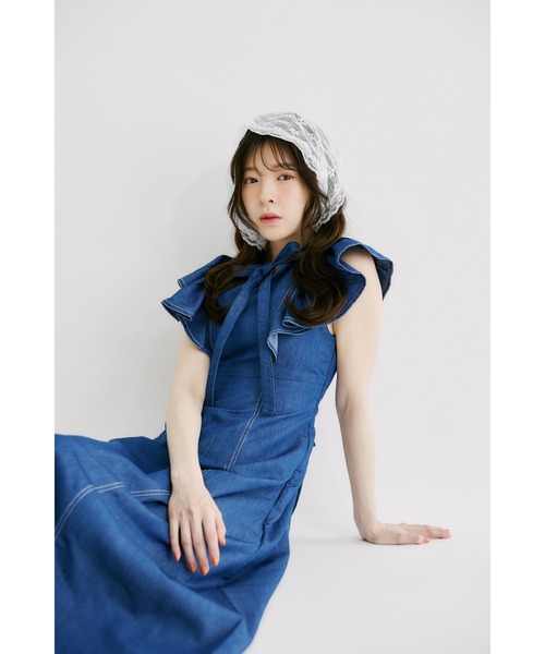 tocco closet(トッコ クローゼット)の「ボウタイリボン付きラッフルスリーブライトデニムワンピース(ワンピース・レディース・インディゴブルー/ブラック・M)」の16枚目の写真