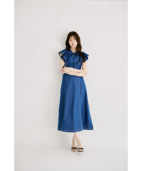 tocco closet(トッコ クローゼット)の「ボウタイリボン付きラッフルスリーブライトデニムワンピース(ワンピース・レディース・インディゴブルー/ブラック・M)」の19枚目の写真