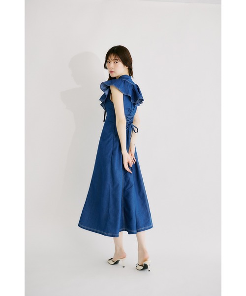 tocco closet(トッコ クローゼット)の「ボウタイリボン付きラッフルスリーブライトデニムワンピース(ワンピース・レディース・インディゴブルー/ブラック・M)」の22枚目の写真
