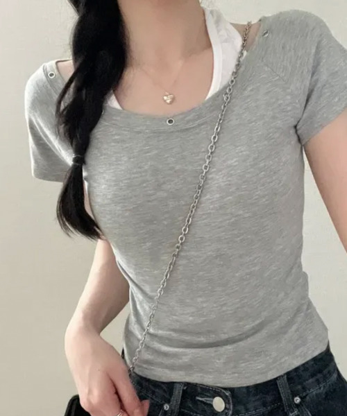 VIVID LADY(ビビッドレディー)の「ハトメホルター レイヤード風 半袖トップス(Tシャツ/カットソー・レディース・グレー/ブラック/ブルー・FREE)」の2枚目の写真