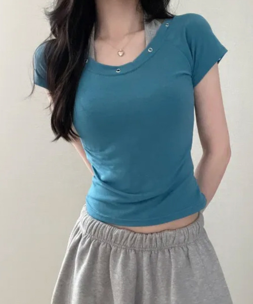 VIVID LADY(ビビッドレディー)の「ハトメホルター レイヤード風 半袖トップス(Tシャツ/カットソー・レディース・グレー/ブラック/ブルー・FREE)」の3枚目の写真
