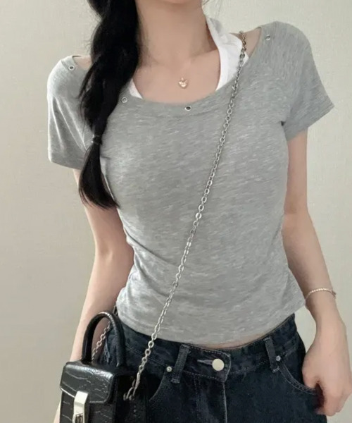 VIVID LADY(ビビッドレディー)の「ハトメホルター レイヤード風 半袖トップス(Tシャツ/カットソー・レディース・グレー/ブラック/ブルー・FREE)」の5枚目の写真