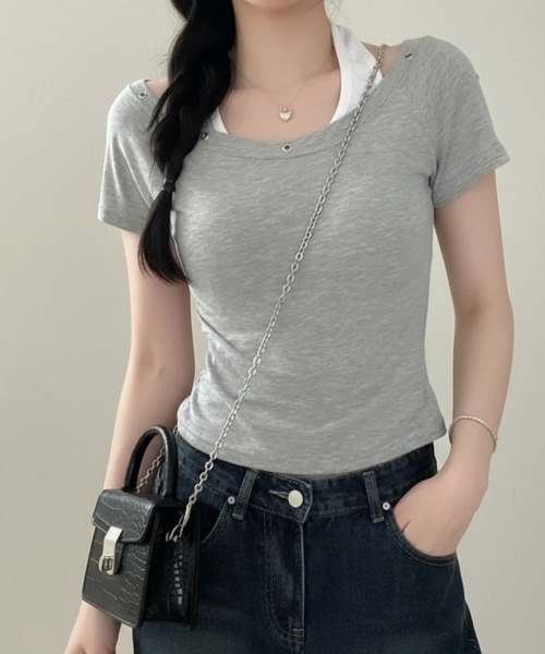 VIVID LADY(ビビッドレディー)の「ハトメホルター レイヤード風 半袖トップス(Tシャツ/カットソー・レディース・グレー/ブラック/ブルー・FREE)」の6枚目の写真