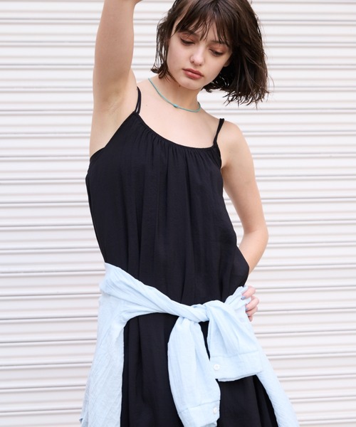 DRWCYS(ドロシーズ)の「ナローストラップギャザーキャミOP(ワンピース・レディース・ベージュ/ブラック・FREE)」の19枚目の写真