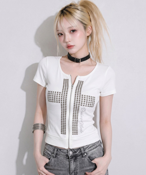 .KOM(ドットコム)の「『.KOM/ドットケーオーエム』クロススタッズZIP TEE【GC】(Tシャツ/カットソー・レディース・ホワイト/ブラック・FREE)」の3枚目の写真