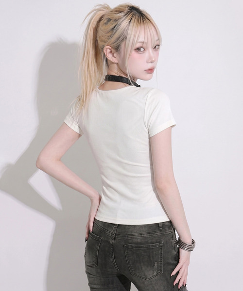 .KOM(ドットコム)の「『.KOM/ドットケーオーエム』クロススタッズZIP TEE【GC】(Tシャツ/カットソー・レディース・ホワイト/ブラック・FREE)」の4枚目の写真
