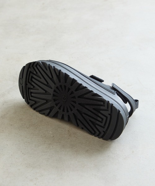 UGG(アグ)の「【UGG】K GOLDENGLOW ゴールデングロウ 厚底サンダル(サンダル・レディース・ベージュ/ブラック・23.5cm/24.5cm/22.5cm)」の6枚目の写真
